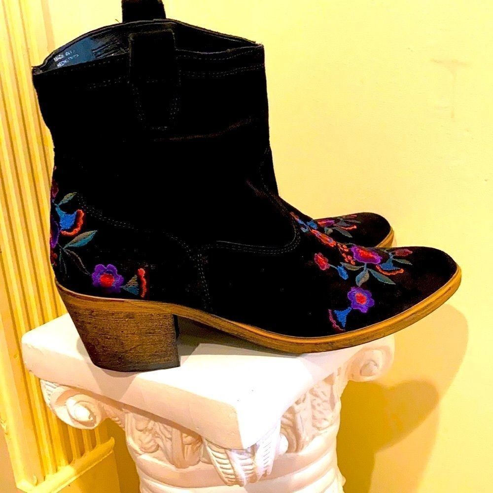 Aldo black suede boots with floral embroidery size 9 - Picture 4 of 7